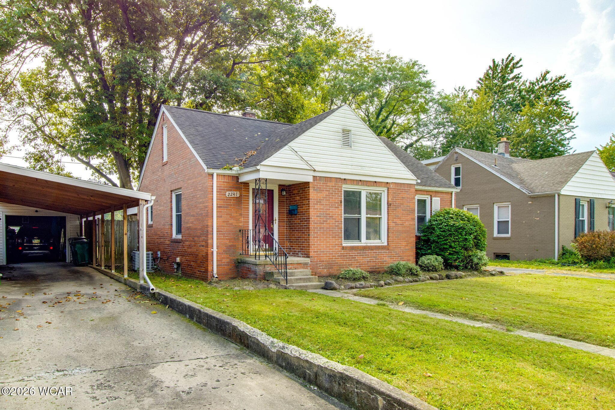 2241 Lakewood photo 3