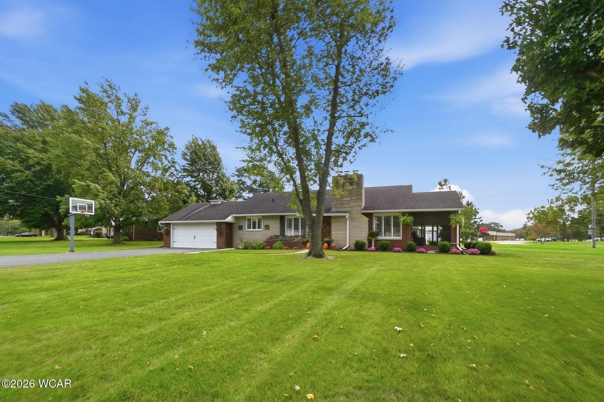 2647 Elmview photo 2
