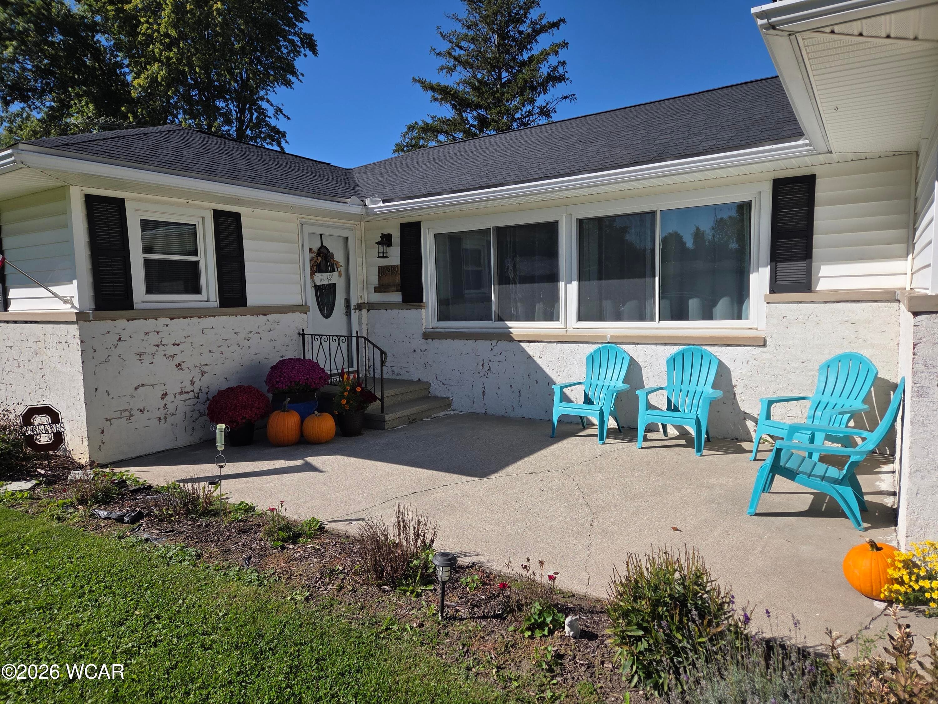 1049 Linden photo 3