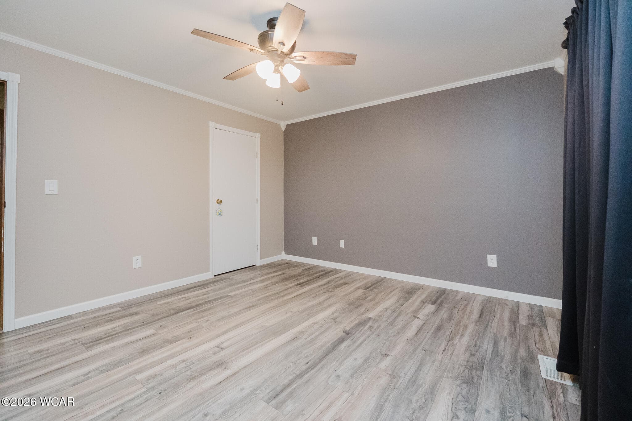 504 East photo 3